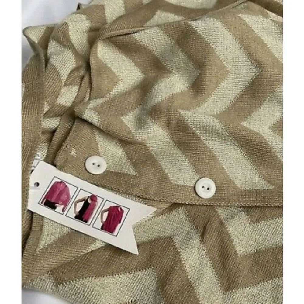 Versatile Poncho/Scarf - Picture 4 of 9